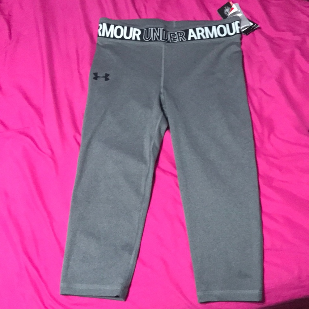 Youth under armour capris heat gear size large